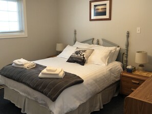 3 slaapkamers, een strijkplank/strijkijzer, gratis wifi, beddengoed