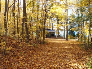 Exterior - Waterfront Cottage in Prince Edward County - Close to Wellington and Wineries (Consecon)