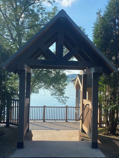 Luxurious Lakefront Living With Amenities close to Cooperstown