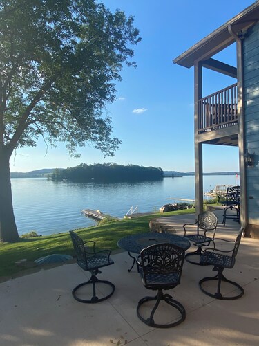 Luxurious Lakefront Living With Amenities close to Cooperstown