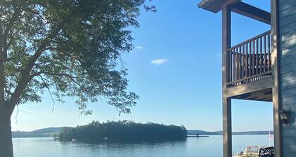 Luxurious Lakefront Living With Amenities close to Cooperstown