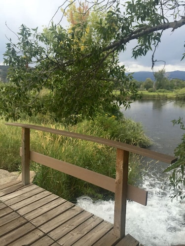 Mtn Condo w/1 Fishing Badge, BBQ Grill,Near Skiing