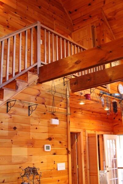 Beautiful cabin close to downtown Boone