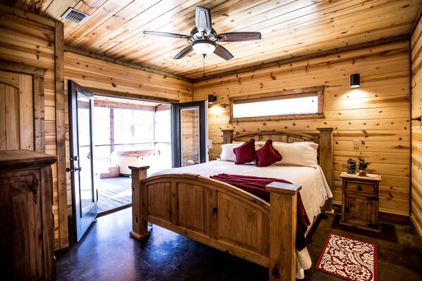 2 bedrooms, free WiFi, bed sheets - 2 Master Suites W/king Beds. Hot tub, and Fireplace A Luxury Cabin (Broken Bow)