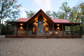 Exterior - 2 Master Suites W/king Beds. Hot tub, and Fireplace A Luxury Cabin (Broken Bow)