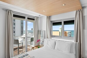 1 bedroom, desk, iron/ironing board, travel cot - Beachfront | Ocean View | Wi-Fi | Self Check-In (Carolina)