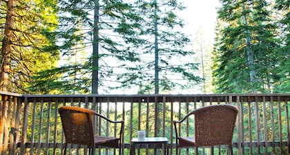 Beliebter Rückzugsort von Frühling bis Herbst am Lake Almanor CC. 20.-25. Juli geöffnet