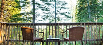 Spacious Lake Almanor Vacation Rental Sleeps 10. 4 Bdrms, A/C, Wifi, 2 Gamerooms