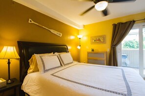 1 chambre, bureau, fer et planche Ă repasser, lit parapluie