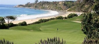 Walk to Beach, Pets ok, A/C, Pool, gym, spa, Patio, Pkg, Wifi, 24hr guarded gate