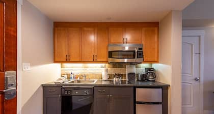Top Floor Ski-In / Ski-Out Studio Condo at the base of Winter Park Resort