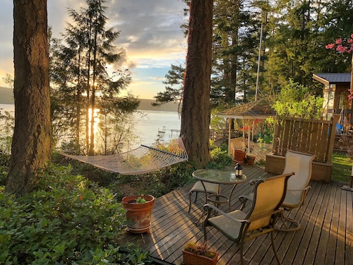 Charming Waterfront Cottage-NO CLEANING FEE-Water, Mountain & Sunset View