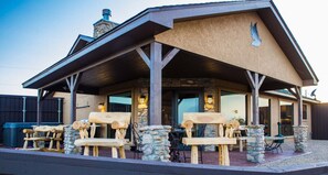 Outdoor dining - Comanche cabin on the west rim (Canyon)