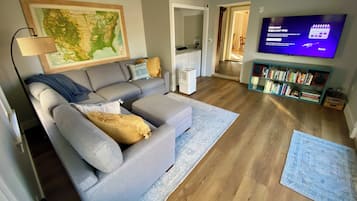 Smart TV, books, stereo, offices