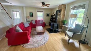 Smart TV, books, stereo