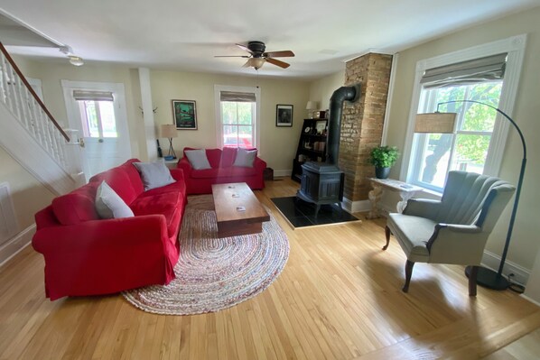 Smart-TV, Bücher, Stereoanlage