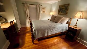 4 bedrooms, desk, iron/ironing board, free WiFi