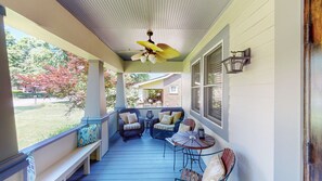 Outdoor dining - Fresh remodel in East Nashville-3 mi. to Broadway. Walkable to 5 Points.  (Nashville)