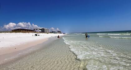 Spacious Gulf Facing Luxury Estate-Pool, Spa, Game Room & Rooftop Deck, sleep 21