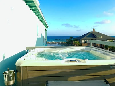 LUXURY, SPACIOUS BEACH HOUSE! 5 Bedrooms & 7 Baths, Pool, Hot tub, Game room.