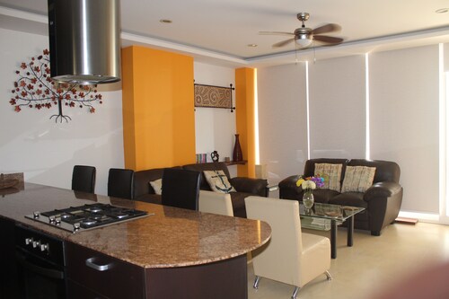 The Park 203 Luxury Condo  Master suite - Guest -2 Bath ~1 minute walk to Beach