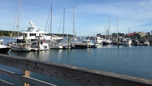 A marina with various boats docked. - Historic 1870’s Spacious Home-2 Blocks From Belfast Village and the Bay (Belfast)