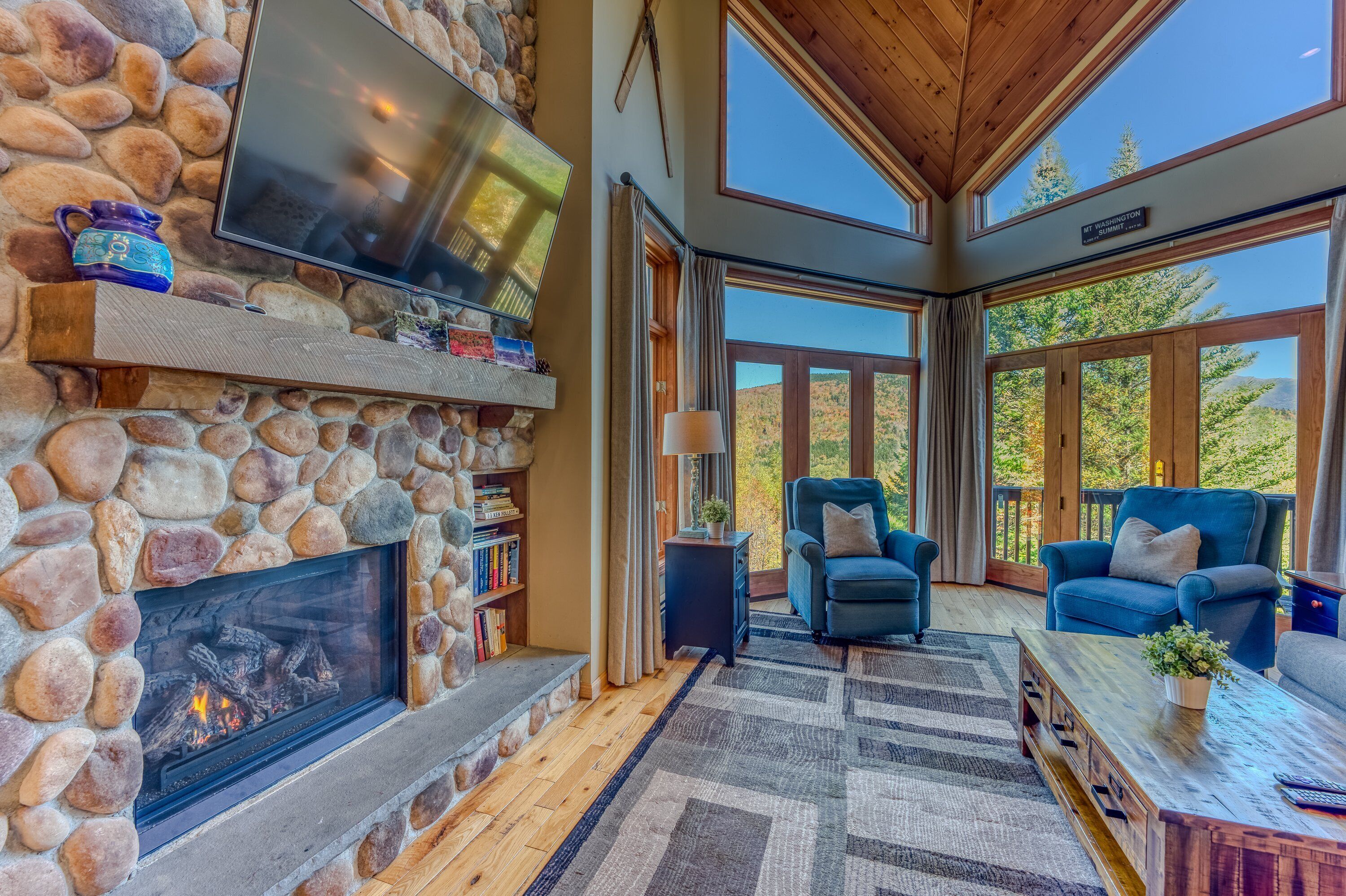 TV, fireplace, Netflix, Hulu