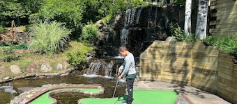 C11 Top Rated Townhome. Great views, fireplaces, wifi, AC! Short walk to slopes, and dog friendly!