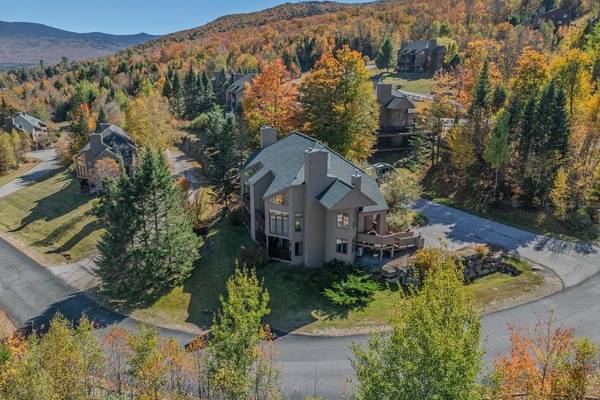 Nestled in the coveted Crawford Ridge development, this three-level townhouse is ideal for weekend getaways or extended stays!