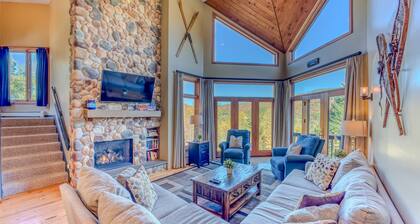 C11 Top Rated Townhome. Great views, fireplaces, wifi, AC! Short walk to slopes, and dog friendly!