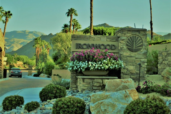 Beautiful Ironwood Country Club - 24/7 Security Gate to your vacation home