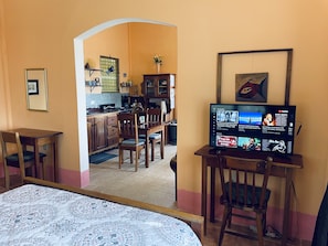 1 bedroom, in-room safe, iron/ironing board, free WiFi - OCEANSIDE 1ST FLOOR APT, OFF-GRID WITH INFINITY EDGE POOL, DOCK, A/C & SMART TV  (Caye Caulker)
