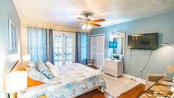 5 bedrooms, desk, iron/ironing board, free WiFi