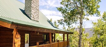 Custom Log Cabin w/ MTN Views, 10 min. to fishing!