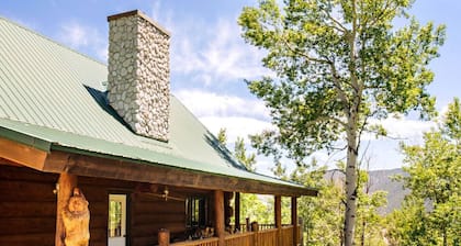 Custom Log Cabin w/ MTN Views, 10 min. to fishing!