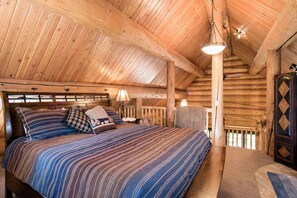 3 bedrooms, memory-foam beds, desk, WiFi - Custom Log Cabin w/ MTN Views, 10 min. to fishing! (Basalt)