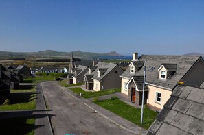 Exterior - Dingle Peninsula: Beautiful house 'An Máimín' Ballyferriter, Dingle (Ballyferriter)