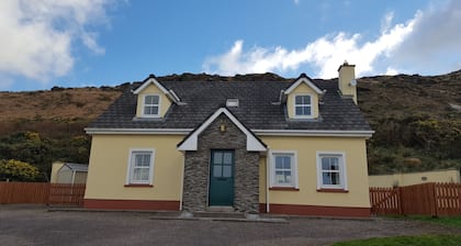 Dinglen niemimaa: Kaunis talo 'An Máimín' Ballyferriter, Dingle