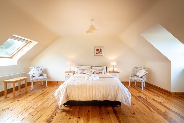 3 chambres, fer et planche à repasser, Wi-Fi, draps fournis