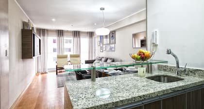 Luxe 2bdrm Ă Miraflores - UP1, A / C, fenĂȘtres insonorisĂ©es, piscine, barbecue