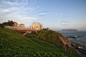 Exterior - Luxury 2BDR in Miraflores - UP1, A/C, Soundproof windows, Pool, BBQ (Lima)