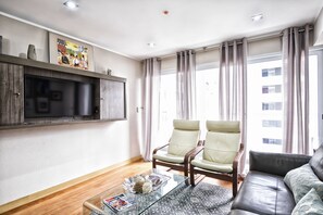 Smart TV, foosball, table tennis, offices - Luxury 2BDR in Miraflores - UP1, A/C, Soundproof windows, Pool, BBQ (Lima)