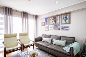 Smart TV, pebolim, mesa de pingue-pongue, escritórios