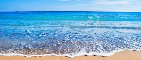 Beach nearby, sun loungers, beach towels