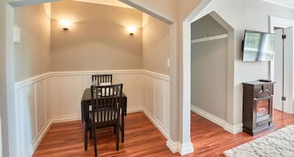 Nauti keskustan tunnelmasta Yamhill Flatsissa: Suite 3