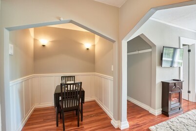 Luxurious 1-Bedroom in Downtown Newberg - Suite #3