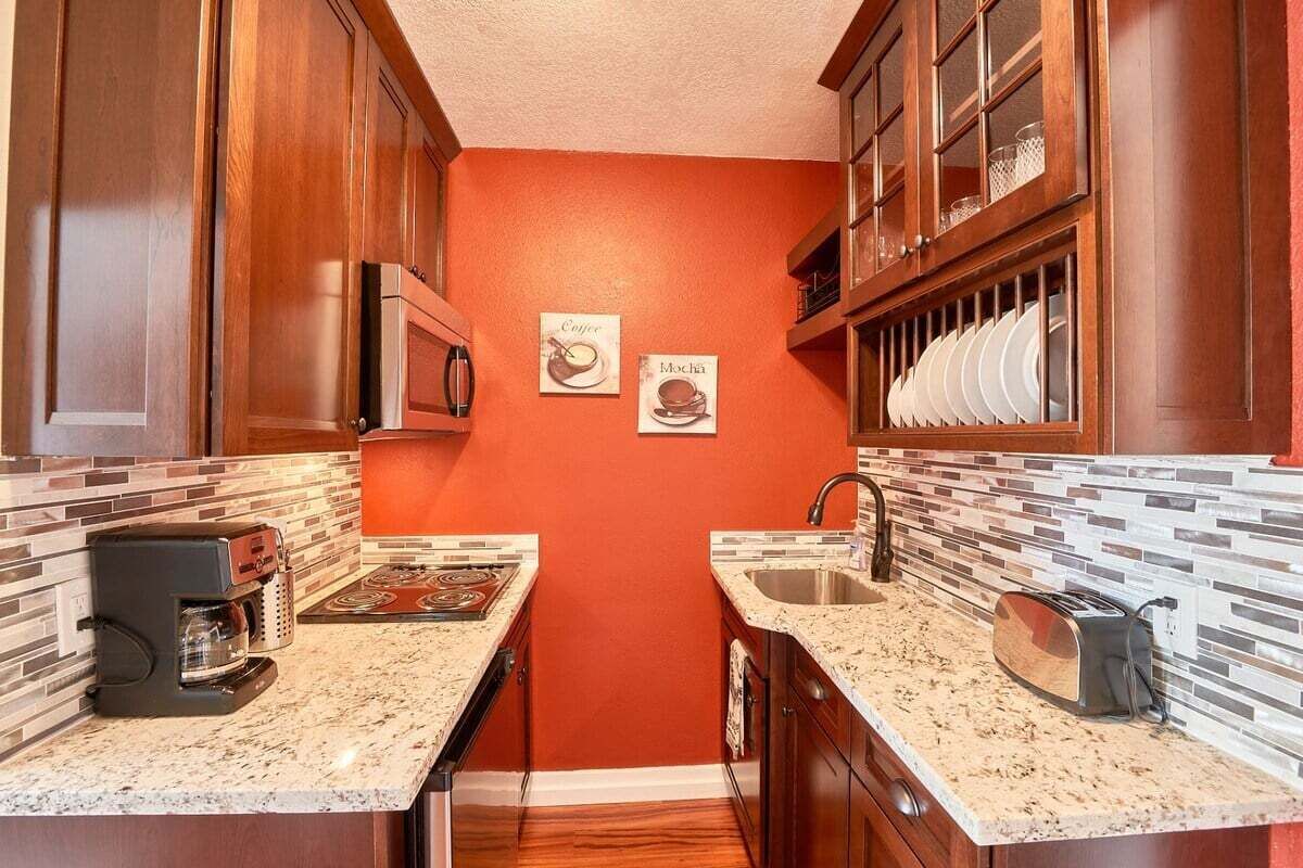 Fridge, microwave, stovetop, dishwasher