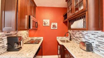 Fridge, microwave, stovetop, dishwasher