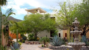 A courtyard with a stone pathway, cacti, and a fountain. - Charming Casa by the picturesque Sea of Cortes (Loreto)