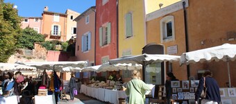 Belle 250 années ancienne Maison de Village dans le centre de Roussillon avec une vue imprenable
